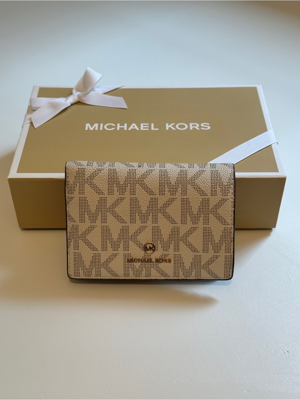 Michael Kors Vanilla Monogram Print Jet Set Wallet with Gift Box - Picture 2 of 8